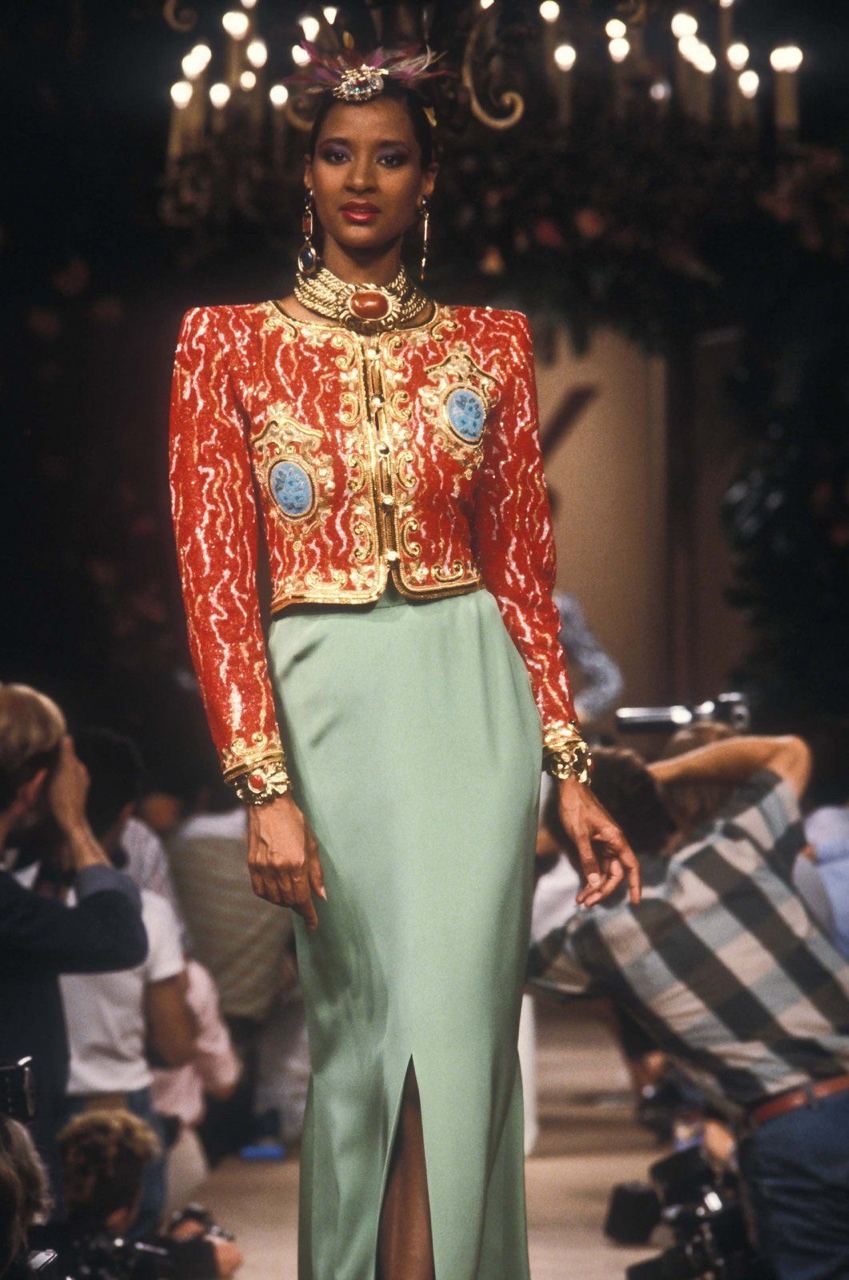 Винтажные линейки YVES SAINT LAURENT: от кутюра до джинсы