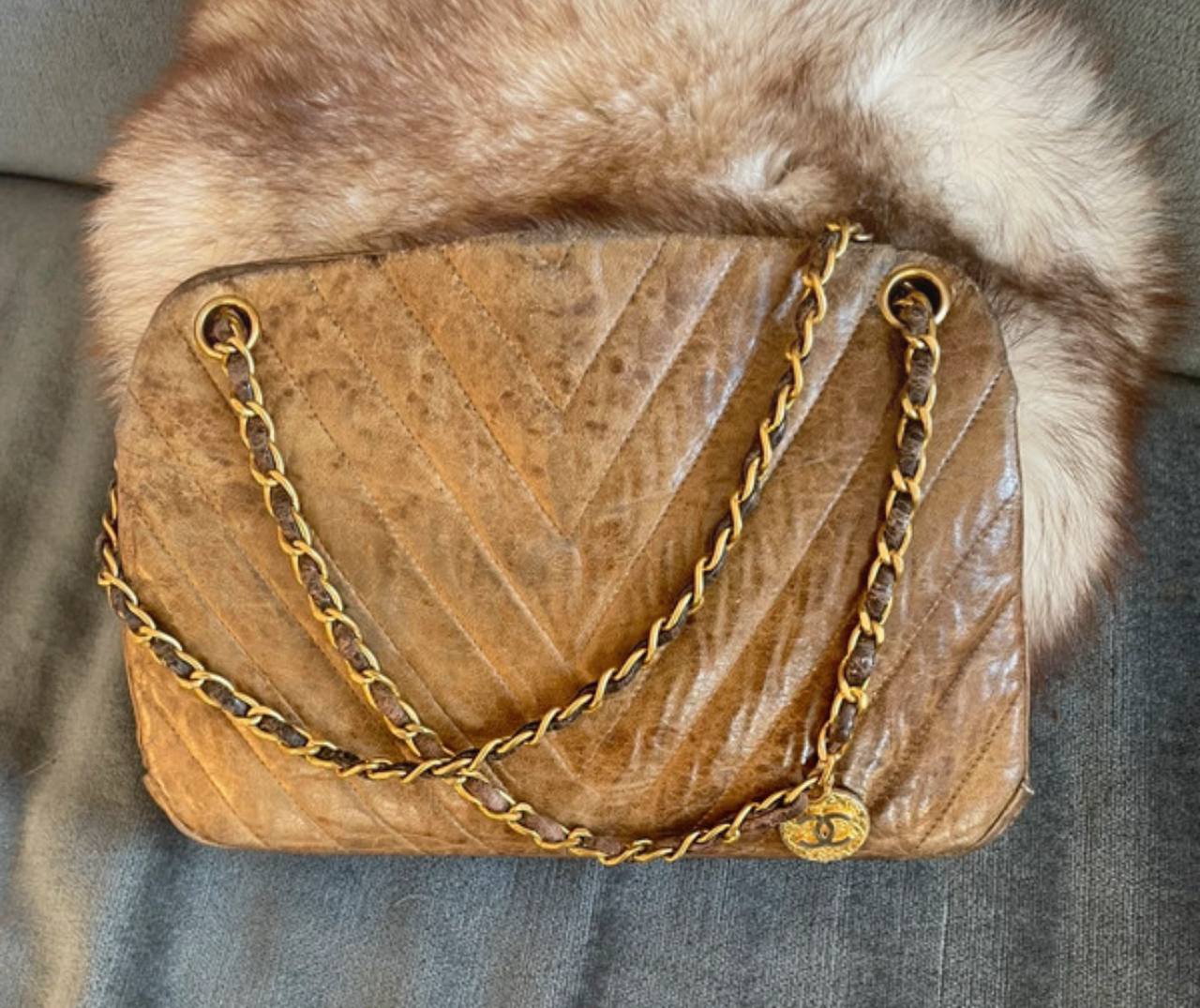 На днях подруга выложила в сеть свою находку с Vinted — сумку Dior после пожара за 80 фунтов