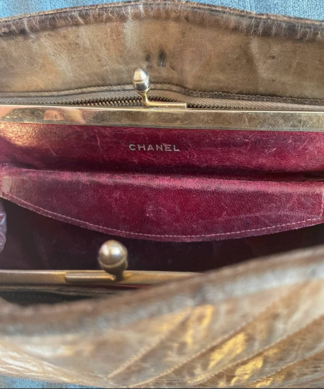 На днях подруга выложила в сеть свою находку с Vinted — сумку Dior после пожара за 80 фунтов
