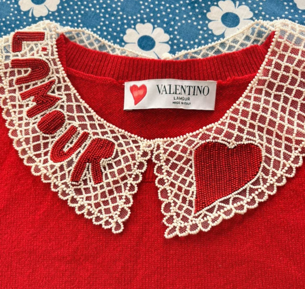 Кашемировый свитер и туфли Valentino l’amour