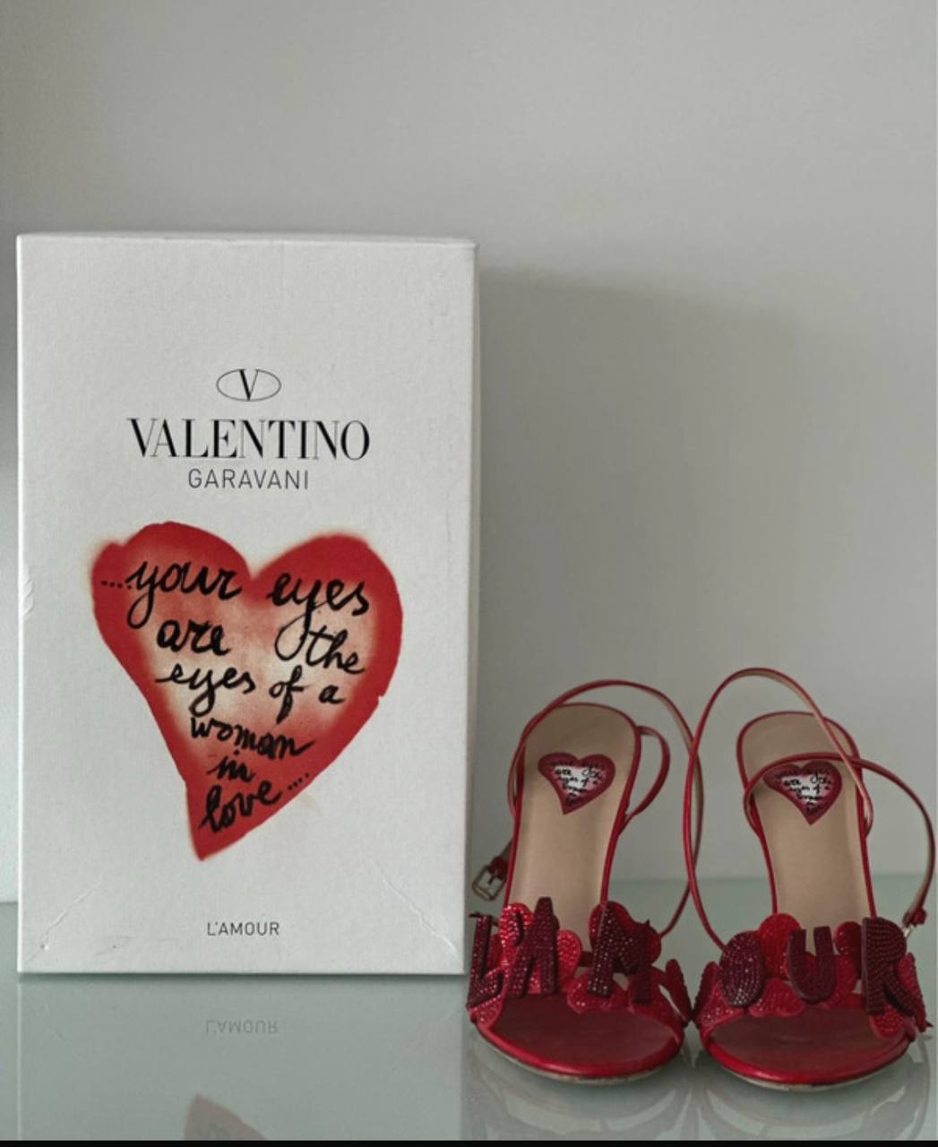 Кашемировый свитер и туфли Valentino l’amour