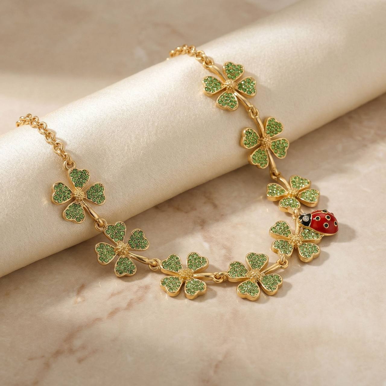 Новая коллекция Dior и винтажное колье Oscar de la Renta
