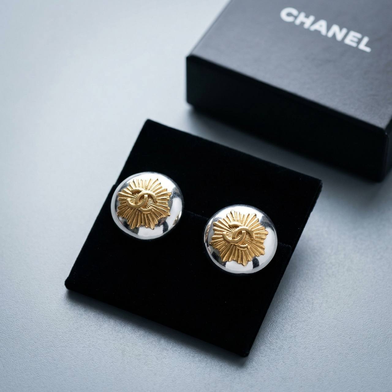 Подборка винтажных украшений Chanel