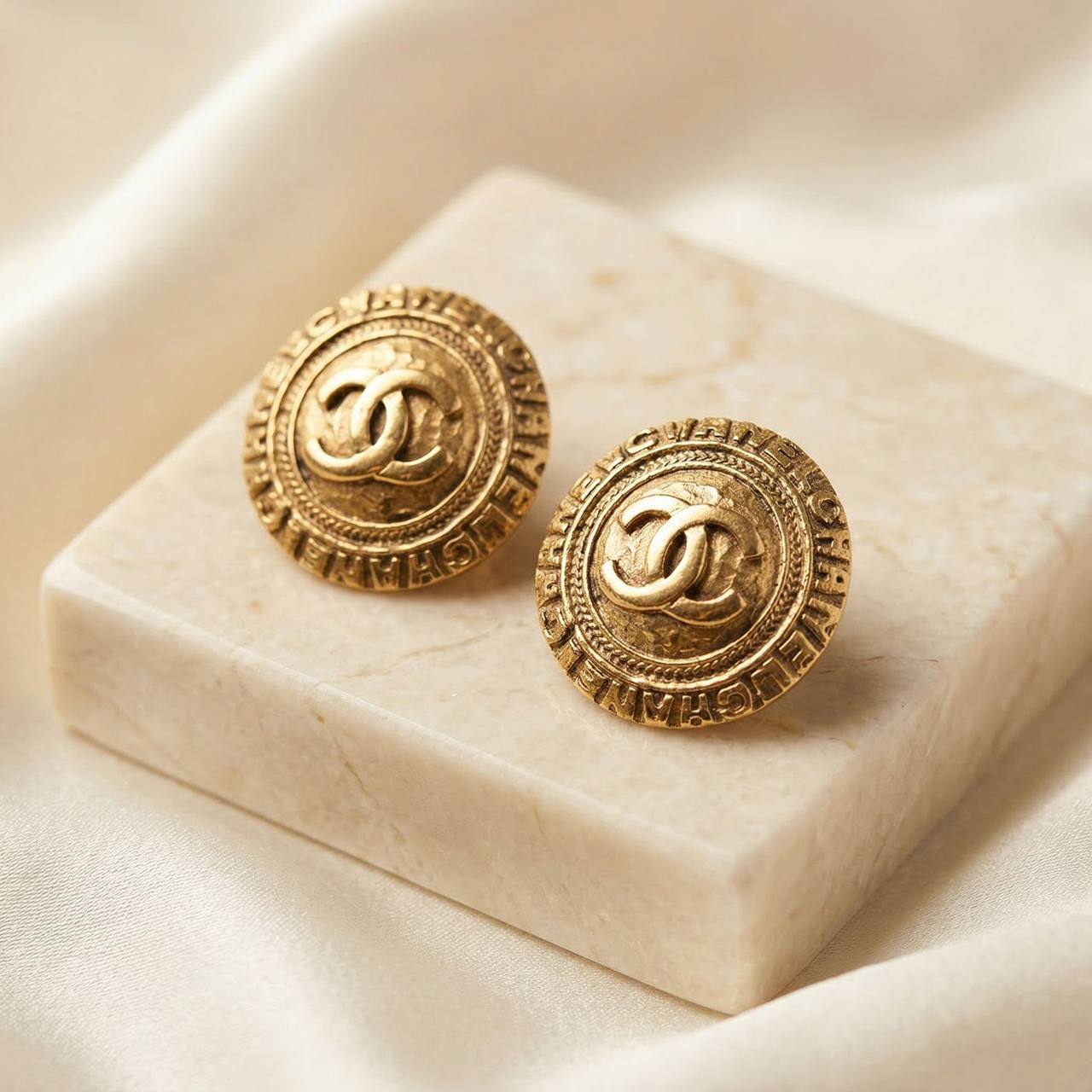 Подборка винтажных украшений Chanel