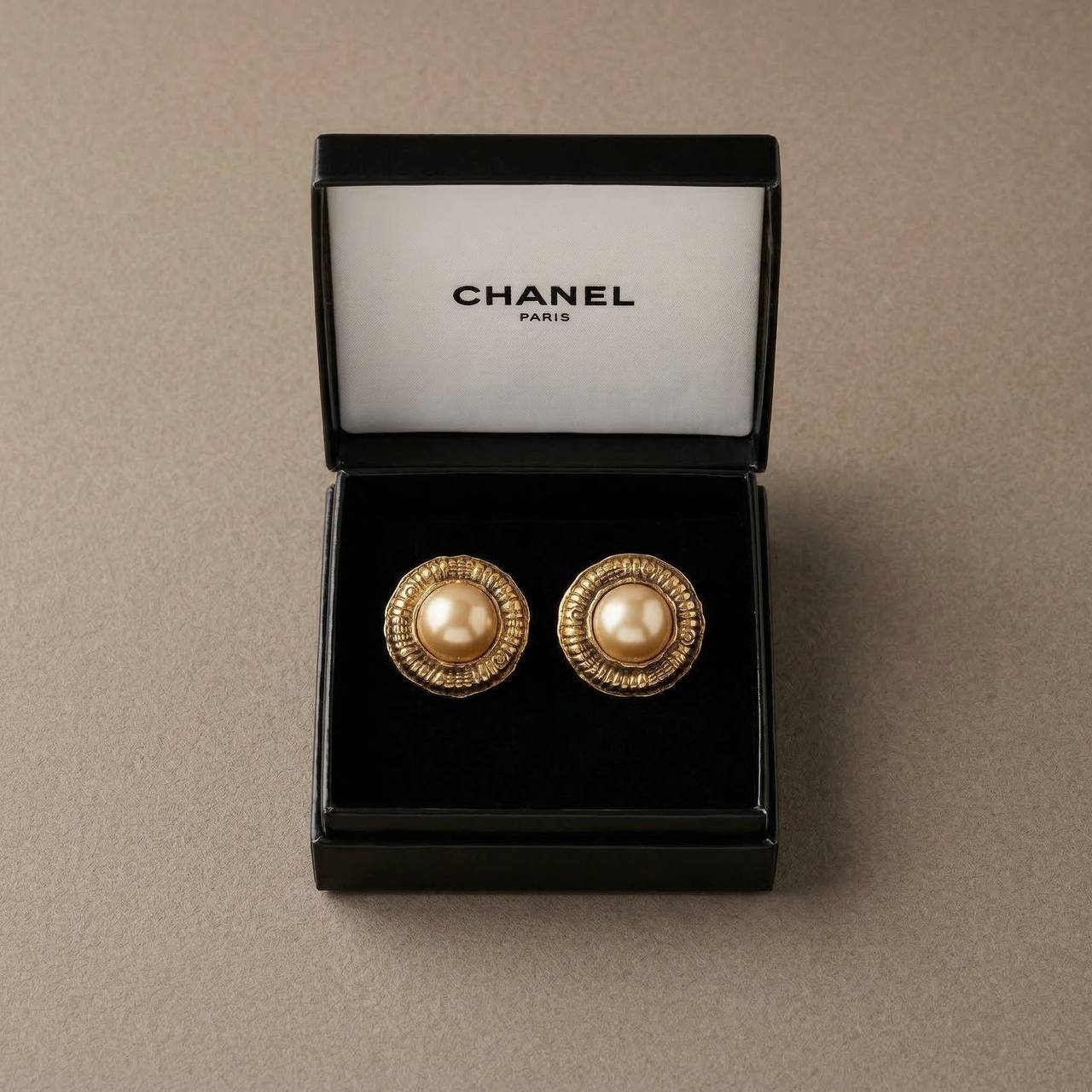 Подборка винтажных украшений Chanel