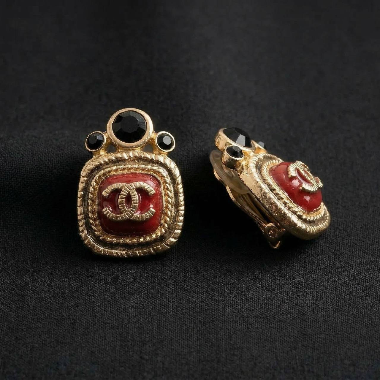 Подборка винтажных украшений Chanel