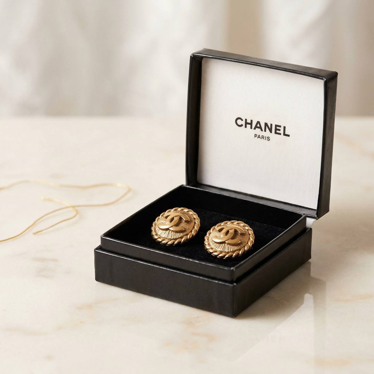 Начнем с Chanel