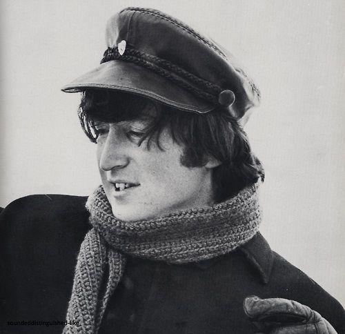 Флорентийская шляпная марка Superduper выпустила лимитированную серию фуражек The Beatles Help