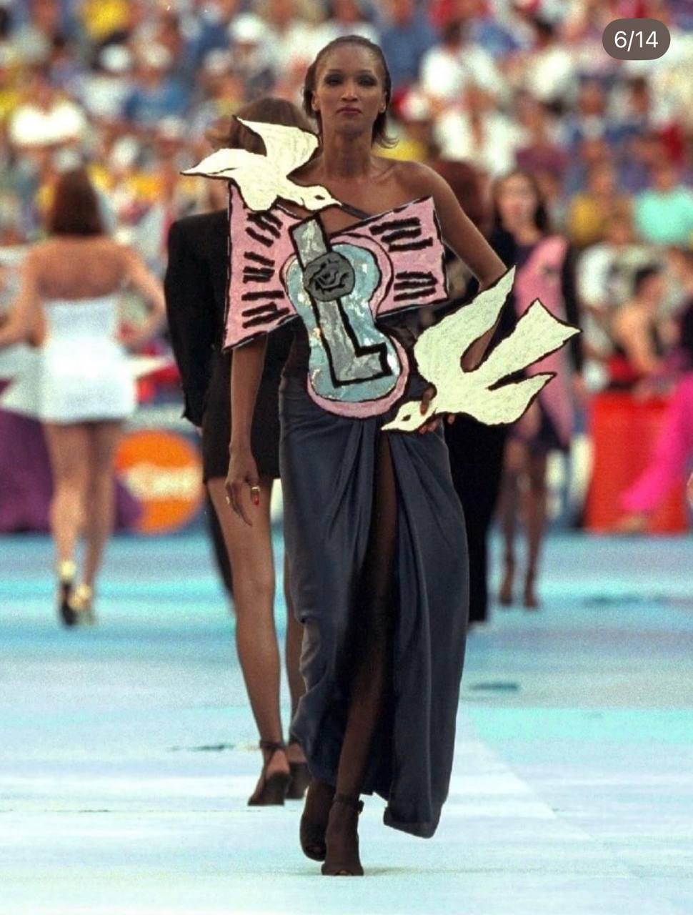 Юбилейный показ Yves Saint Laurent на Стад де Франс