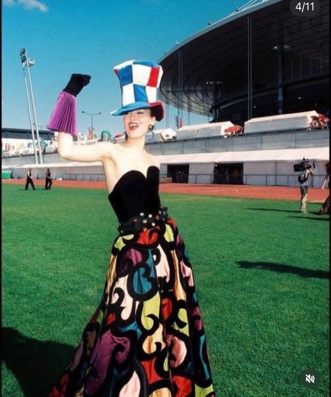 Юбилейный показ Yves Saint Laurent на Стад де Франс