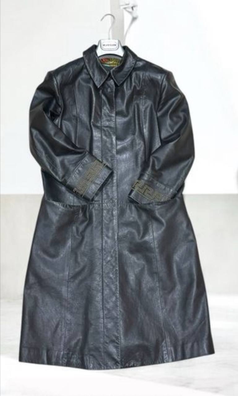 Находка дня: кожаный винтажный плащ Versace Jeans Couture