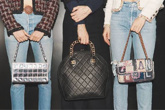 Поиск винтажной сумки Chanel
